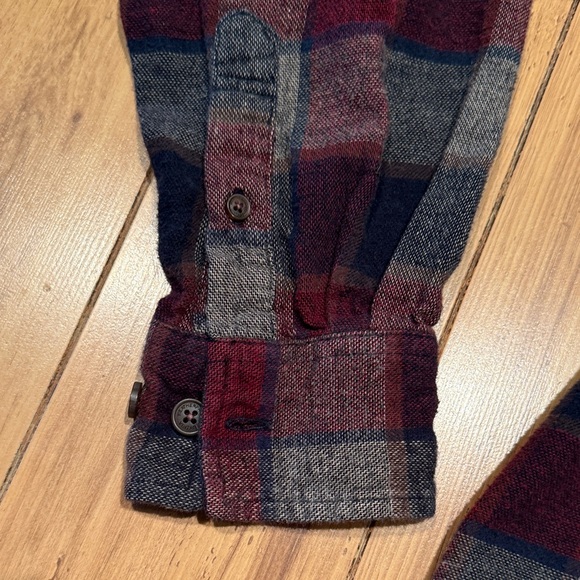 Weatherproof Men's Red and Gray Plaid Button Down Cotton Shirt. Size M - Picture 5 of 8